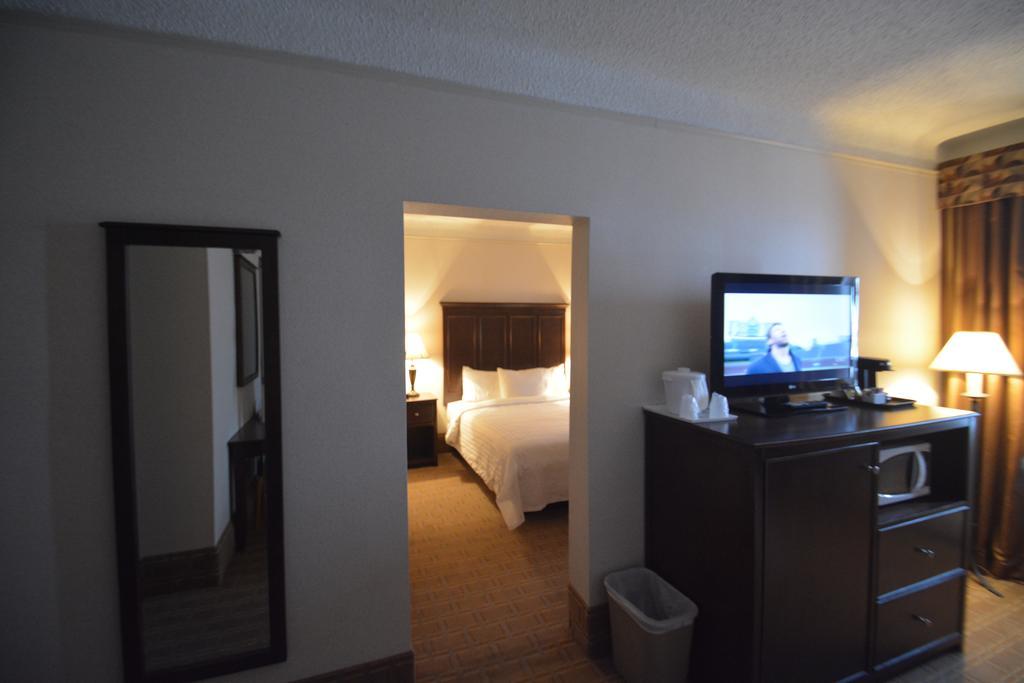 Prince Arthur Waterfront Hotel & Suites Θάντερ Μπέι Εξωτερικό φωτογραφία