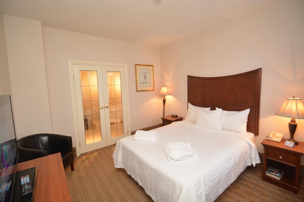 Prince Arthur Waterfront Hotel & Suites Θάντερ Μπέι Εξωτερικό φωτογραφία