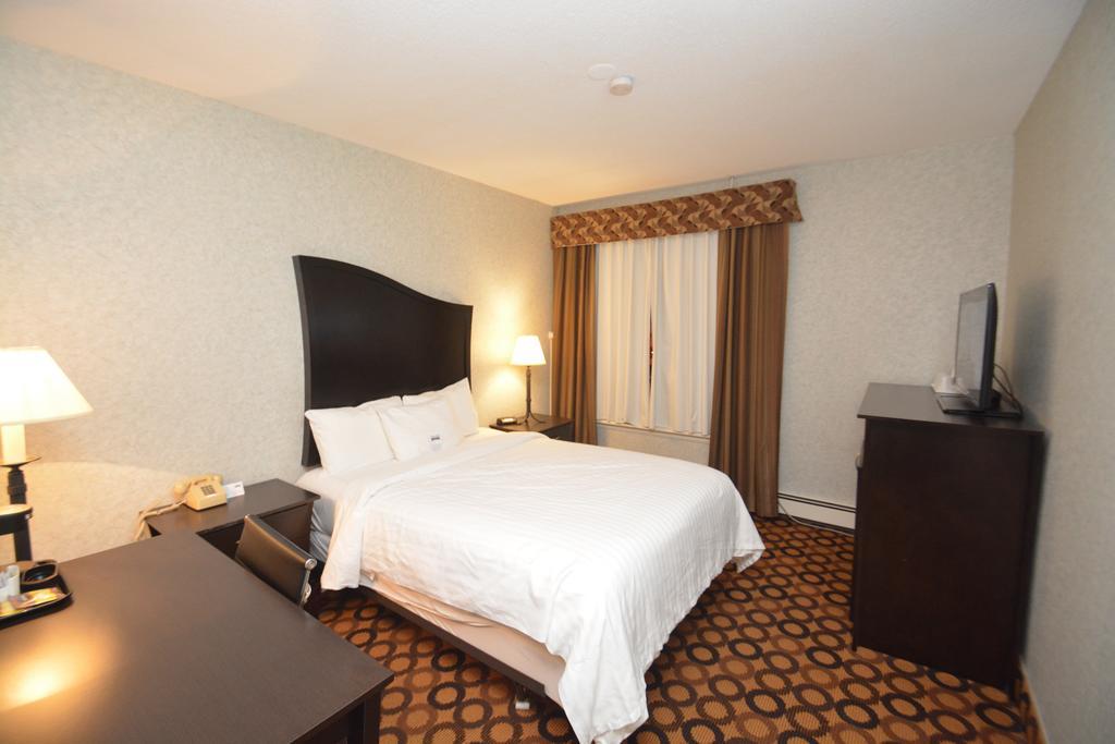 Prince Arthur Waterfront Hotel & Suites Θάντερ Μπέι Εξωτερικό φωτογραφία