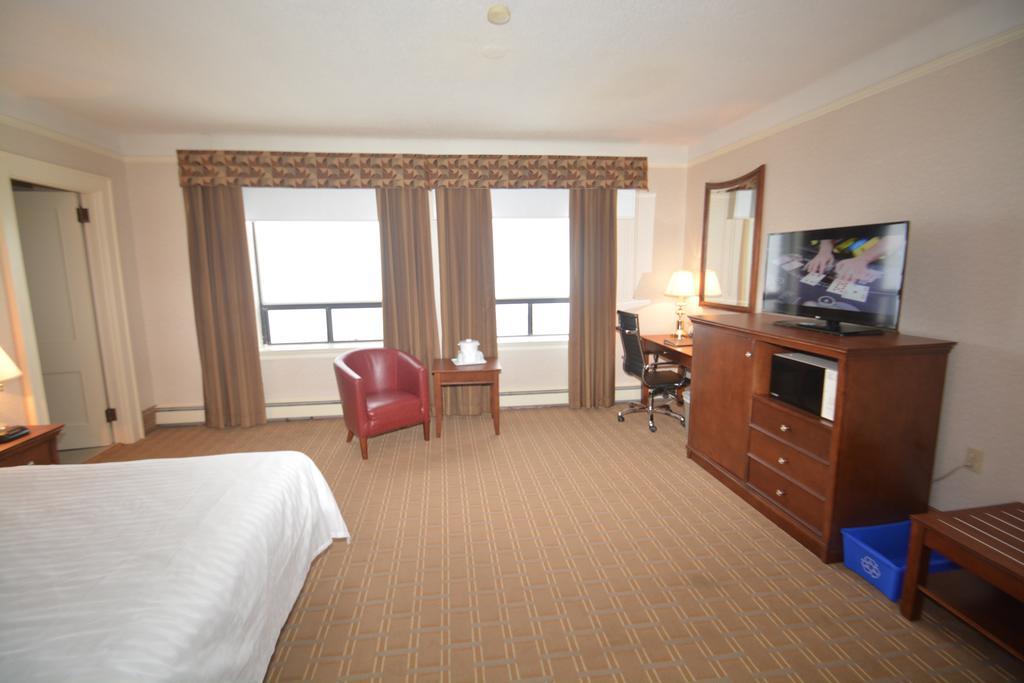 Prince Arthur Waterfront Hotel & Suites Θάντερ Μπέι Εξωτερικό φωτογραφία