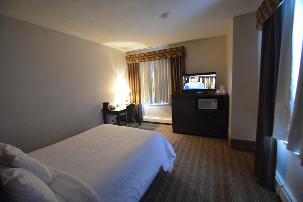Prince Arthur Waterfront Hotel & Suites Θάντερ Μπέι Εξωτερικό φωτογραφία