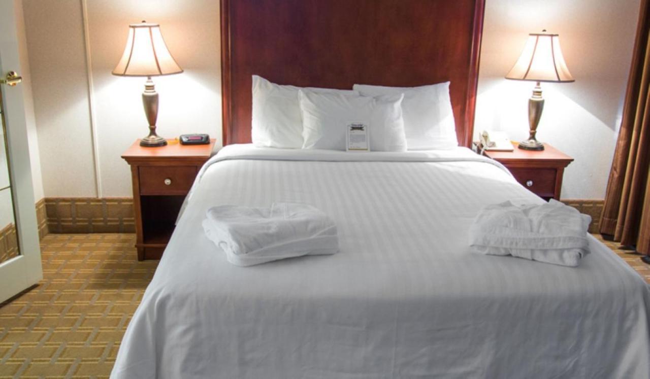 Prince Arthur Waterfront Hotel & Suites Θάντερ Μπέι Εξωτερικό φωτογραφία
